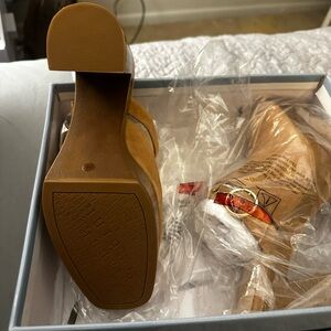 Elegant Tan Women's Shoes